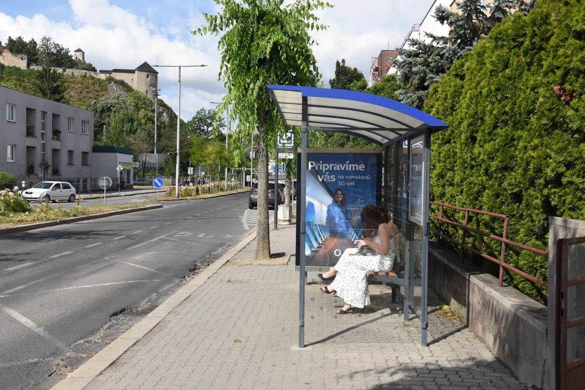 FOTO: V Trenčíne sa obnovia niektoré autobusové zastávky, foto 2
