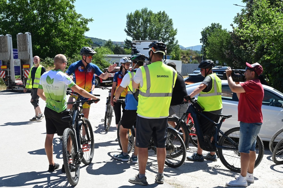 FOTO: Trenčiansky samosprávny kraj zverejnil výsledky kontroly cyklotrasy z Trenčína do Dubnice, foto 3