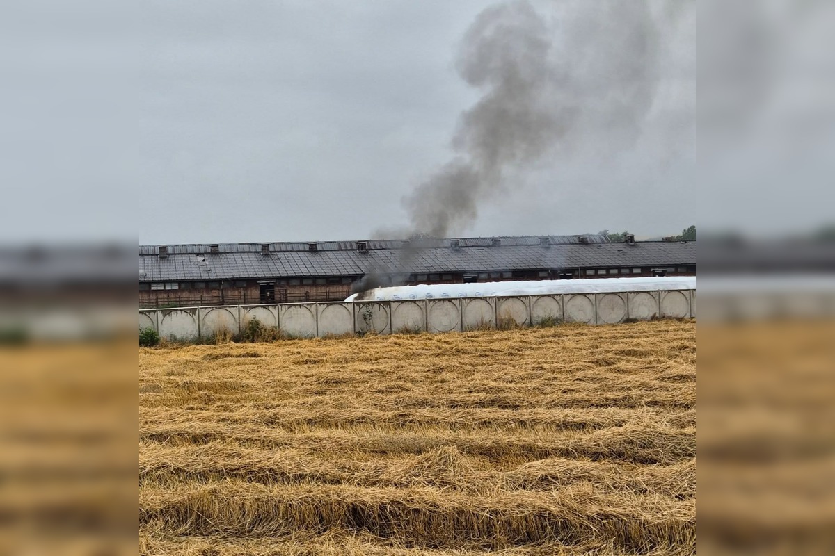 FOTO: V Trenčianskej Teplej zasahovali hasiči. Išlo o neohlásené spaľovanie odpadu, foto 2