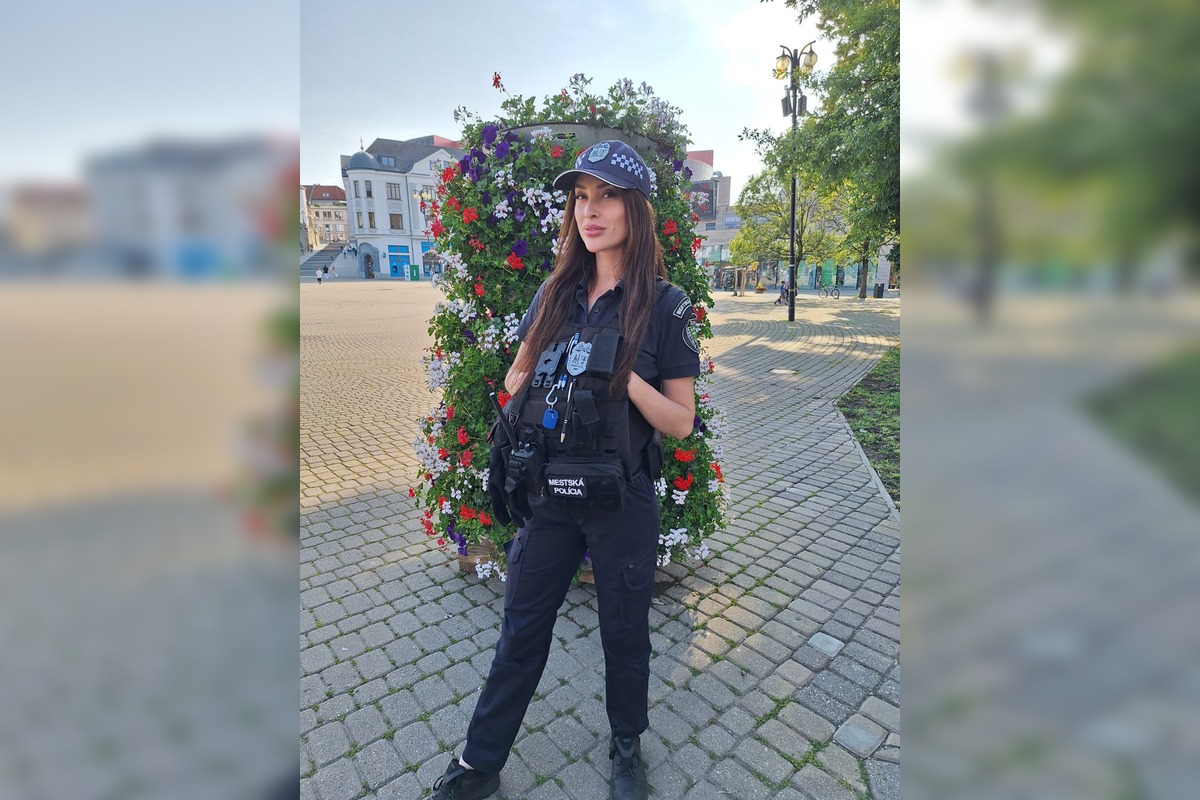 FOTO: Žilinská policajtka mimo služby pomohla zranenému cyklistovi v Bojniciach. Zosadla z motorky a konala, foto 4