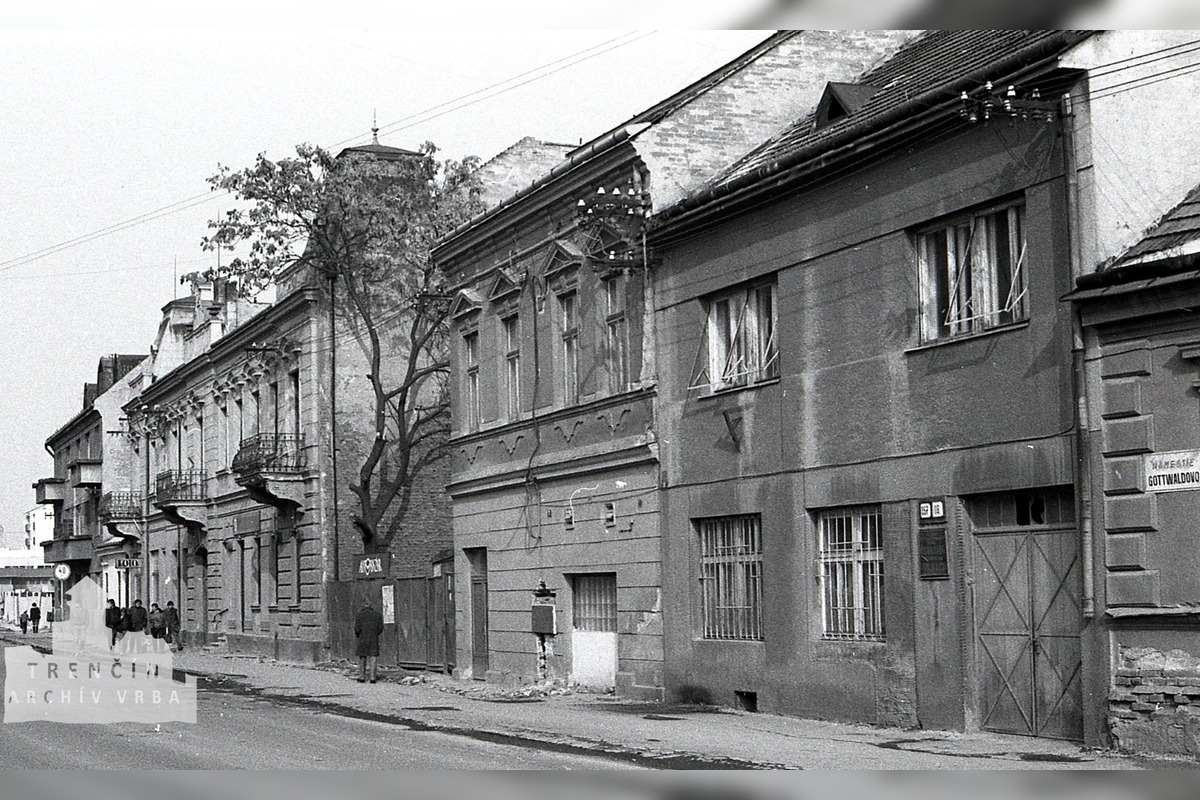 FOTO: Námestie sv. Anny v Trenčíne nieslo počas histórie nakoľko názvov , foto 3