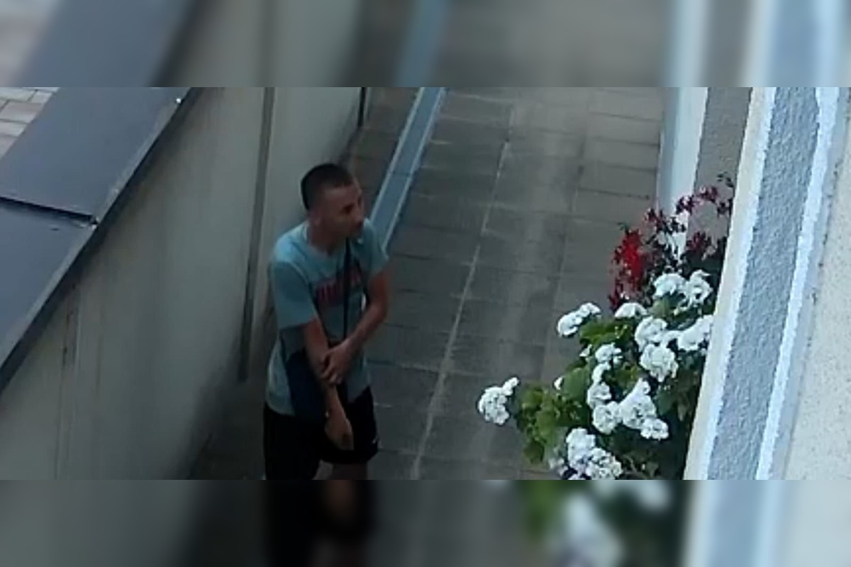 FOTO: Polícia z Nového Mesta nad Váhom žiada o pomoc pri stotožnení muža z kamerového záznamu, foto 1