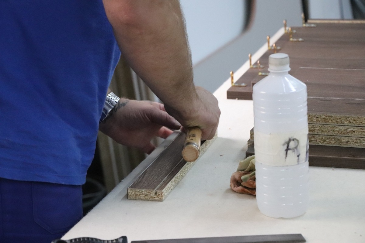 FOTO: Ilavská väznica spolupracovala s Dubnicou nad Váhom, nábytok vyrábali odsúdení, foto 1