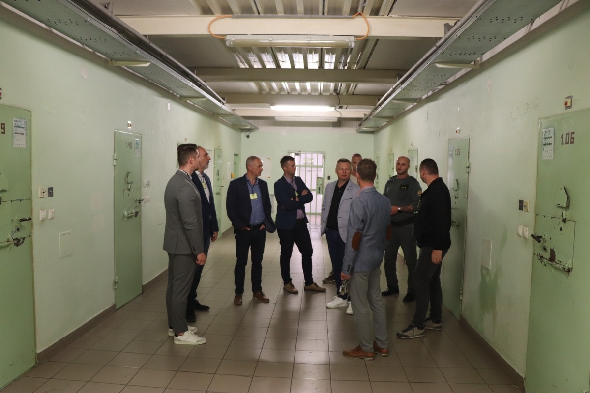 FOTO: Ilavská väznica spolupracovala s Dubnicou nad Váhom, nábytok vyrábali odsúdení, foto 6