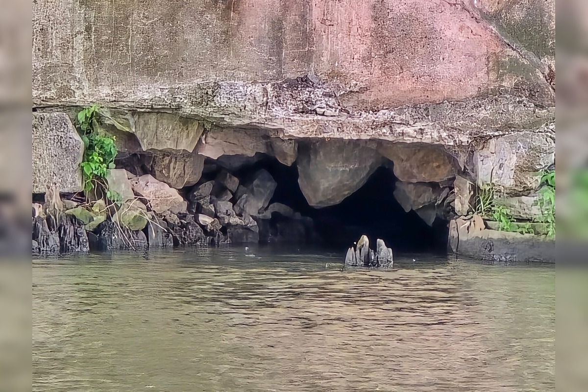 FOTO: Trenčania diskutujú o stave základov Železničného mosta , foto 1
