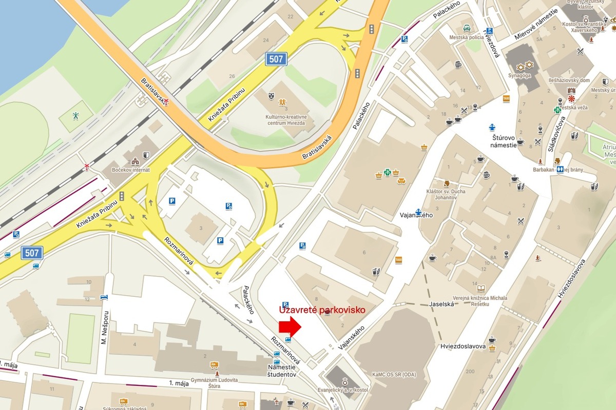 FOTO: Upozornenie pre vodičov: Parkovisko pri evanjelickom kostole v Trenčíne bude zatvorené na týždeň, foto 3