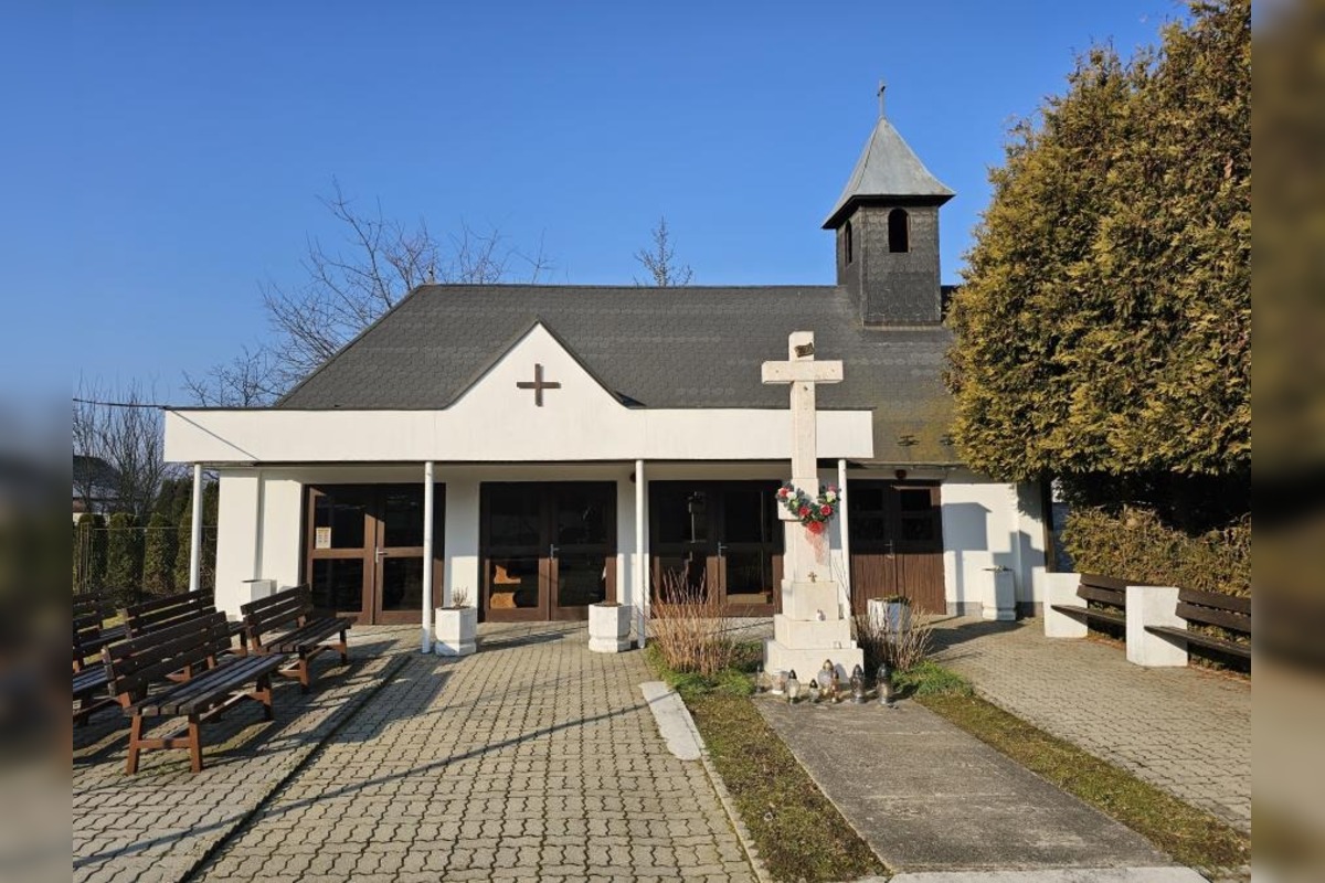 FOTO: V púchovskom okrese pribudol prístrešok pri Dome smútku v Nosiciach, foto 1