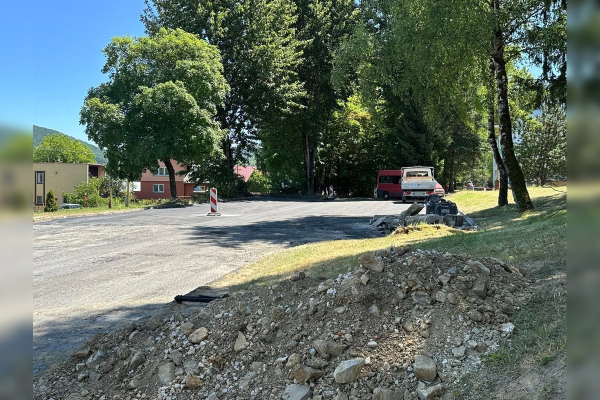 FOTO: Sídlisko Hliny má nové parkovisko, obyvatelia sa dočkali po rokoch, foto 2