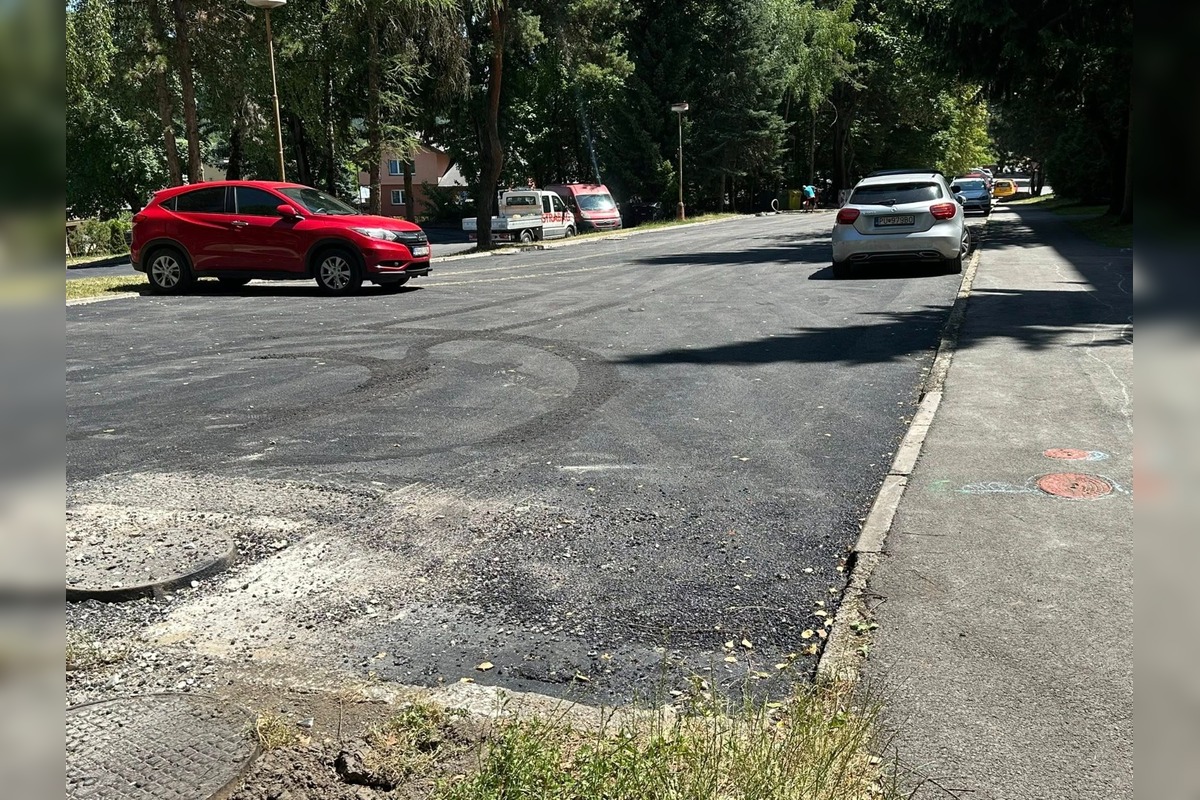 FOTO: Sídlisko Hliny má nové parkovisko, obyvatelia sa dočkali po rokoch, foto 3