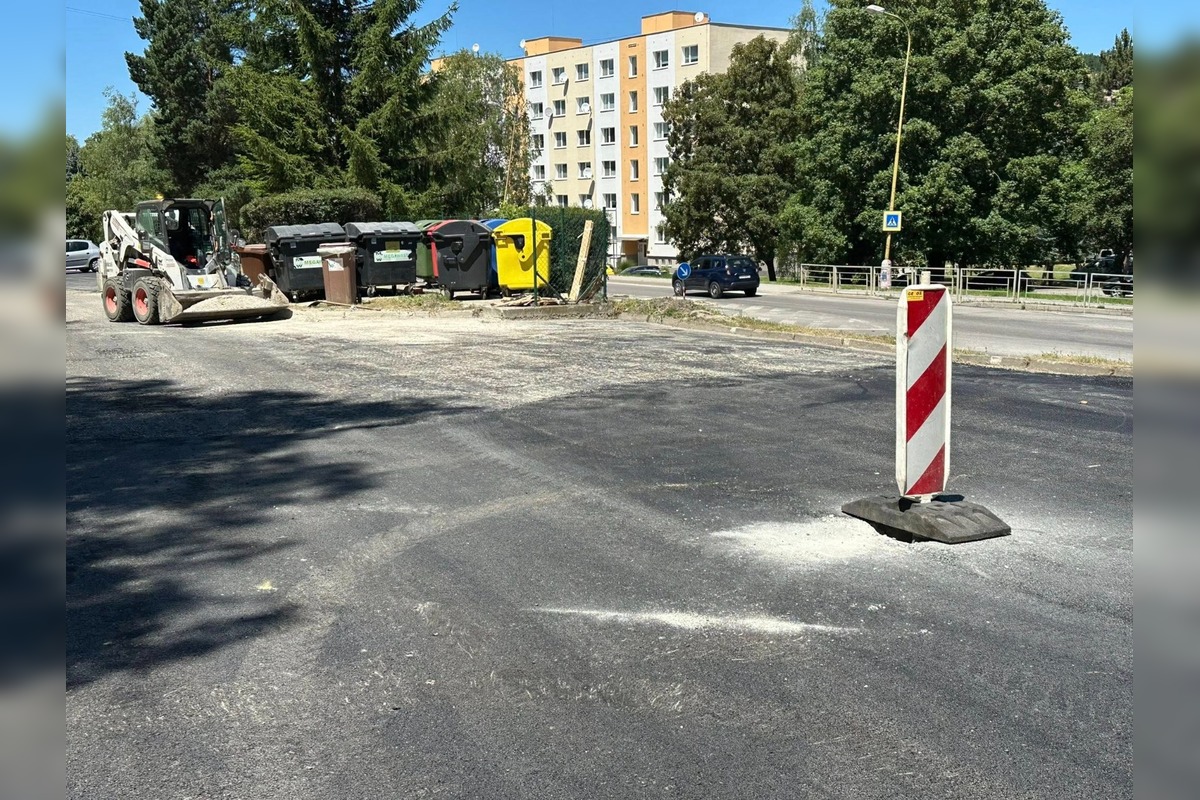 FOTO: Sídlisko Hliny má nové parkovisko, obyvatelia sa dočkali po rokoch, foto 4