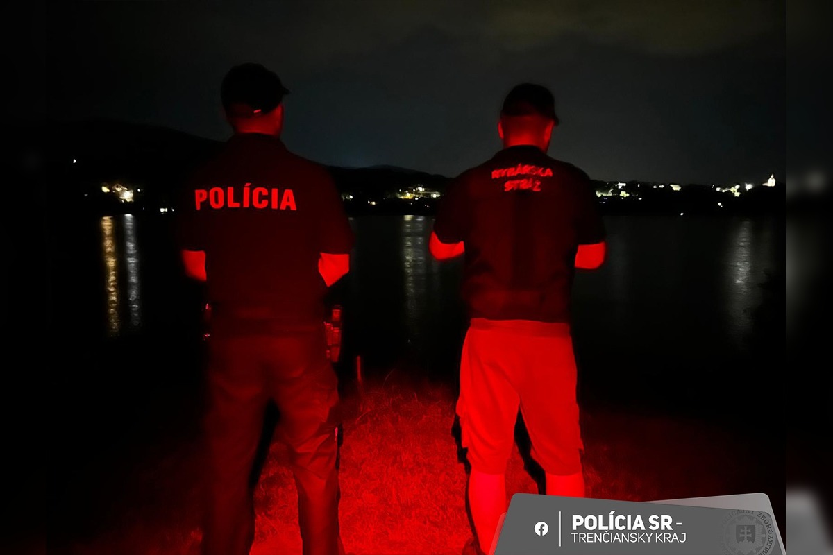 FOTO: Policajti preverovali rybárov v Novákoch. Výsledok? Príkladné dodržiavanie pravidiel, foto 1