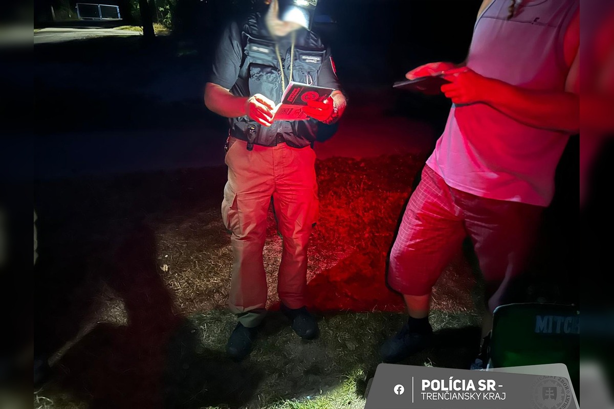 FOTO: Policajti preverovali rybárov v Novákoch. Výsledok? Príkladné dodržiavanie pravidiel, foto 5