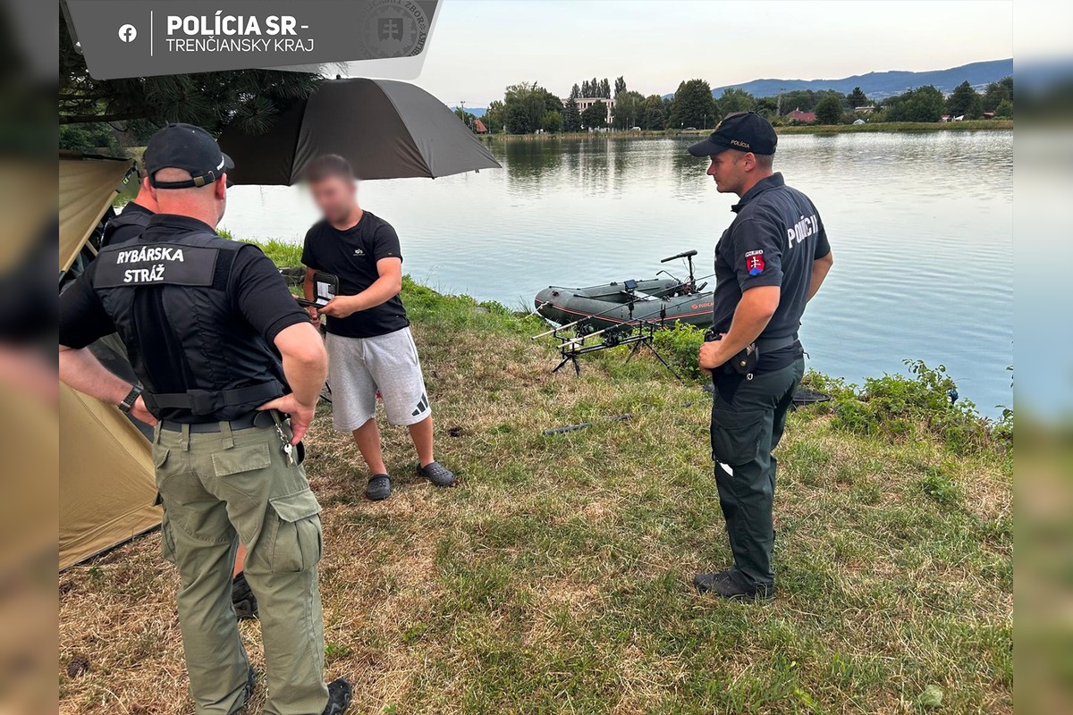 FOTO: Policajti preverovali rybárov v Novákoch. Výsledok? Príkladné dodržiavanie pravidiel, foto 6