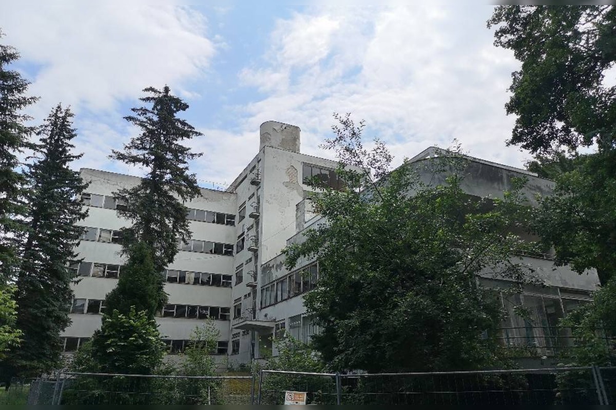 FOTO: Machnáč pri Trenčianskych Tepliciach naďalej chátra , foto 1