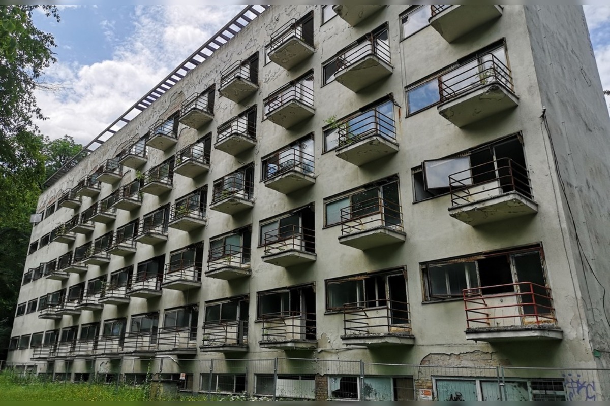 FOTO: Machnáč pri Trenčianskych Tepliciach naďalej chátra , foto 2