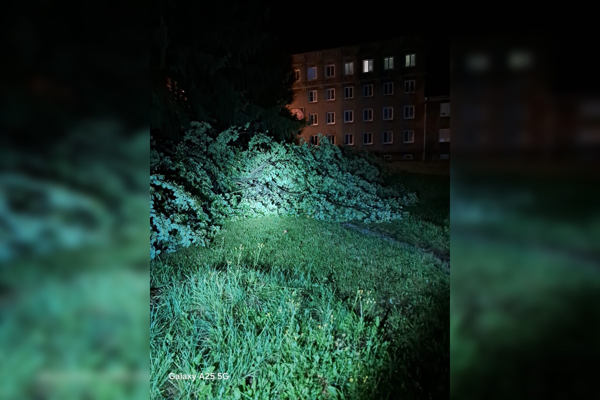 FOTO: Obyvatelia Handlovej sú po burke bez elektriny , foto 6