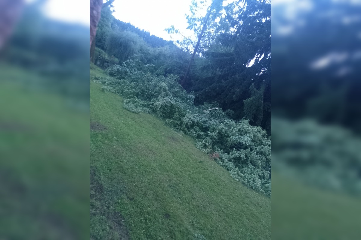 FOTO: Obyvatelia Handlovej sú po burke bez elektriny , foto 7