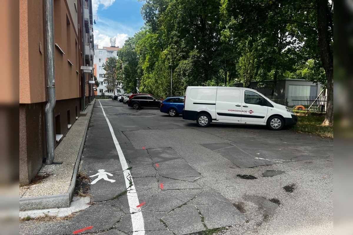 FOTO: Začína sa obnova verejného priestoru pri materskej škole v Trenčíne, foto 2