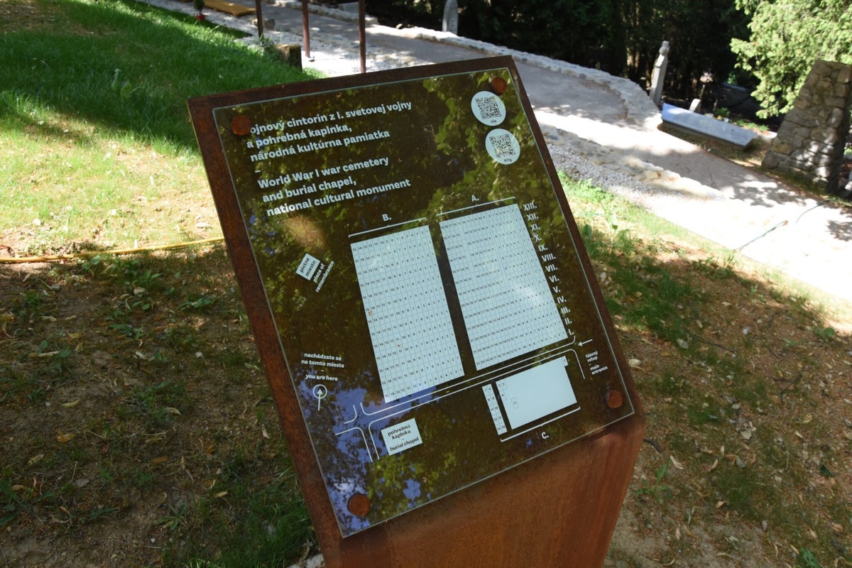 FOTO: Vysvätili obnovený mestský cintorín v Trenčíne , foto 2