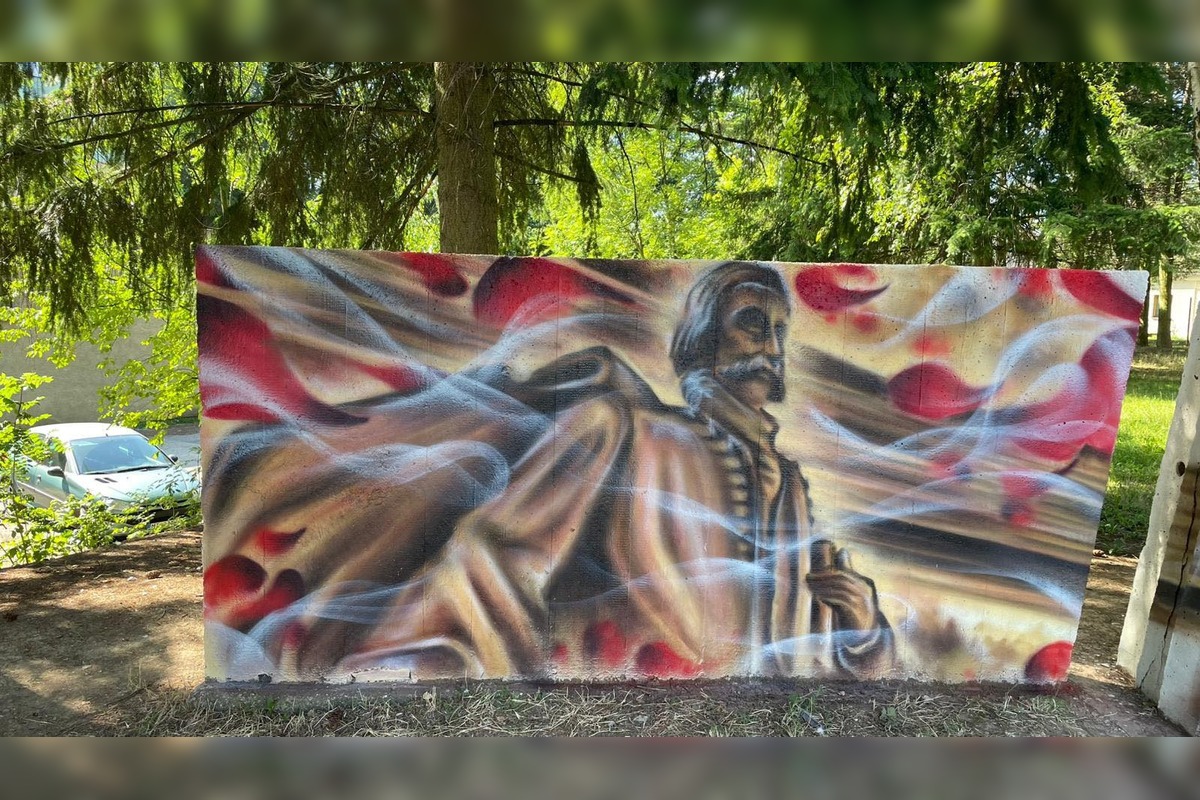 FOTO: Betónové panely v Bánovciach dostali novú tvár. Miestny maliar Milanovič ich premenilo na umelecký objekt, foto 1