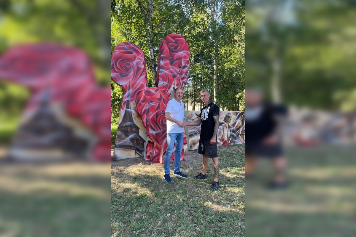 FOTO: Betónové panely v Bánovciach dostali novú tvár. Miestny maliar Milanovič ich premenilo na umelecký objekt, foto 5