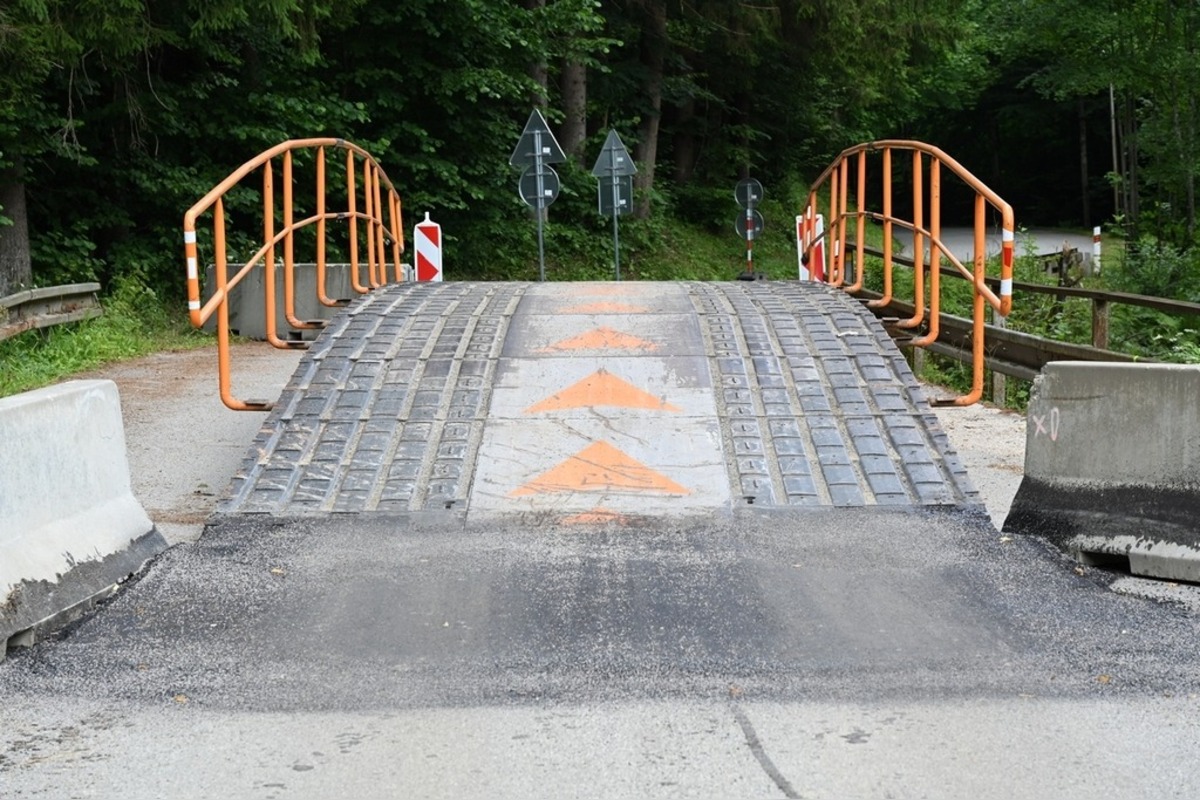 FOTO: V Dolnej Maríkovej riešia problémový prejazd zapožičanou konštrukciou , foto 1