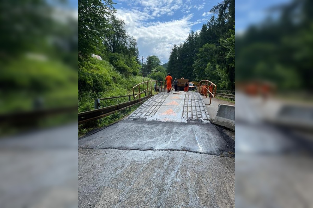 FOTO: V Dolnej Maríkovej riešia problémový prejazd zapožičanou konštrukciou , foto 5
