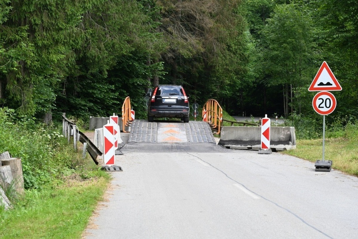 FOTO: V Dolnej Maríkovej riešia problémový prejazd zapožičanou konštrukciou , foto 7