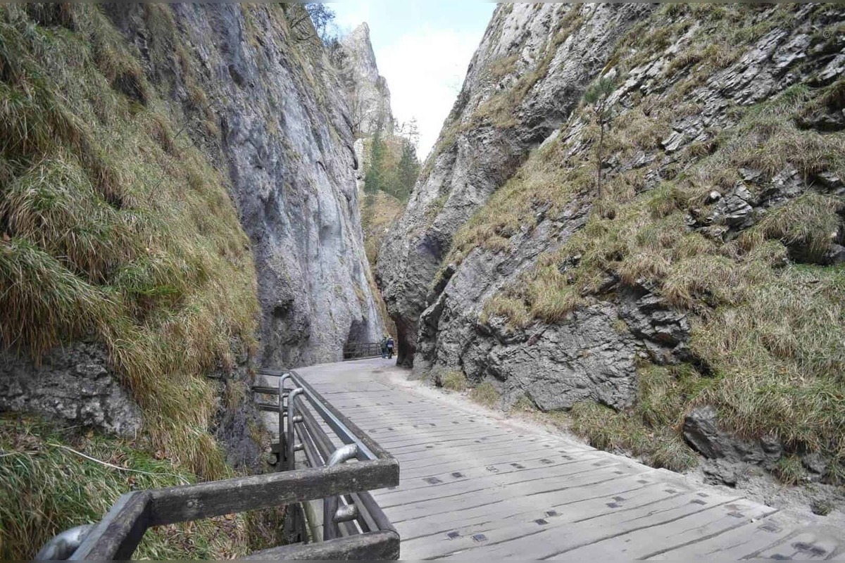 FOTO: Manínsku Tiesňavu kvôli sanáciu uzavrú , foto 5