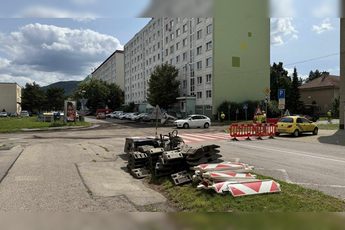 FOTO: Cestári v Novej Dubnici revitalizujú niekoľko miestnych ciest, foto 1