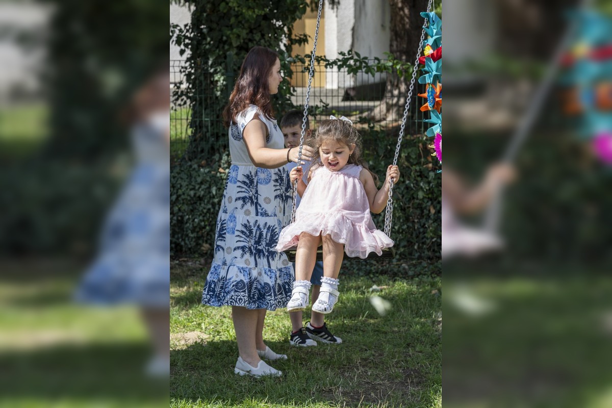 FOTO: Vnútroblok pri „Céčku“ v Púchove sa teší novému detskému ihrisku, foto 1