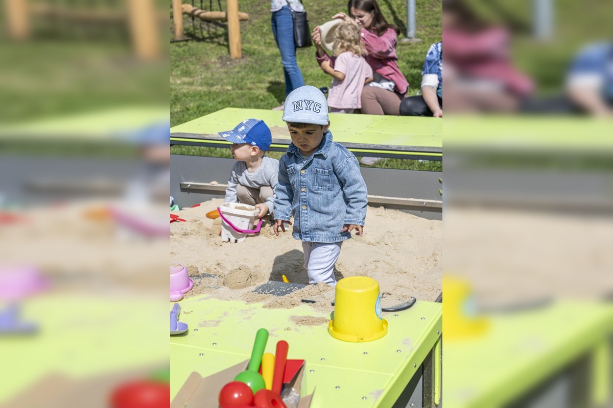 FOTO: Vnútroblok pri „Céčku“ v Púchove sa teší novému detskému ihrisku, foto 13