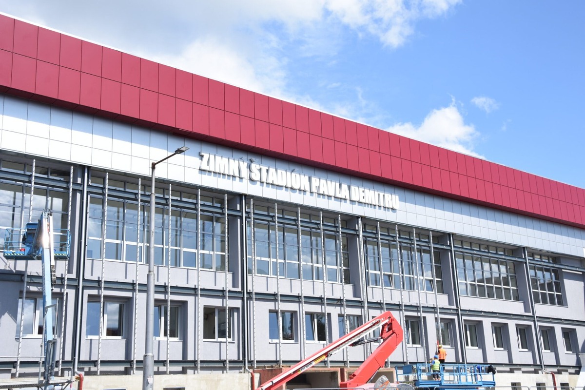 FOTO: Zimný štadión Pavla Demitru napriek rekonštrukcií sprístupnia na Hlinka Gretzky CUP, foto 4