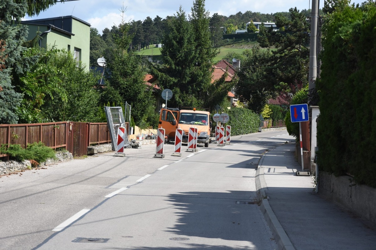 FOTO: Práce na opornom múre na Cintorínskej ulici v Trenčíne sú v plnom prúde, foto 3