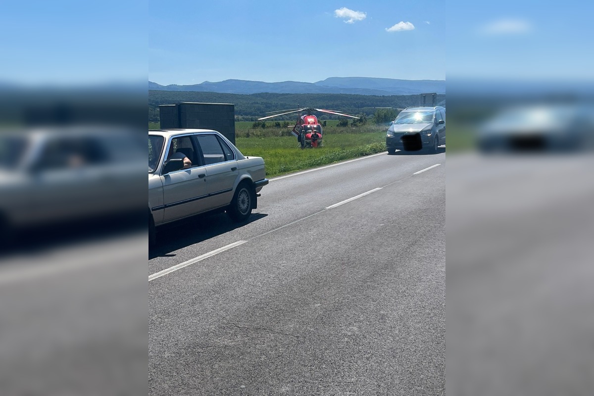 FOTO: Všetky záchranné zložky zasahovali pri zrážke auta s motorkou v Nedožeroch - Brezanoch, foto 5