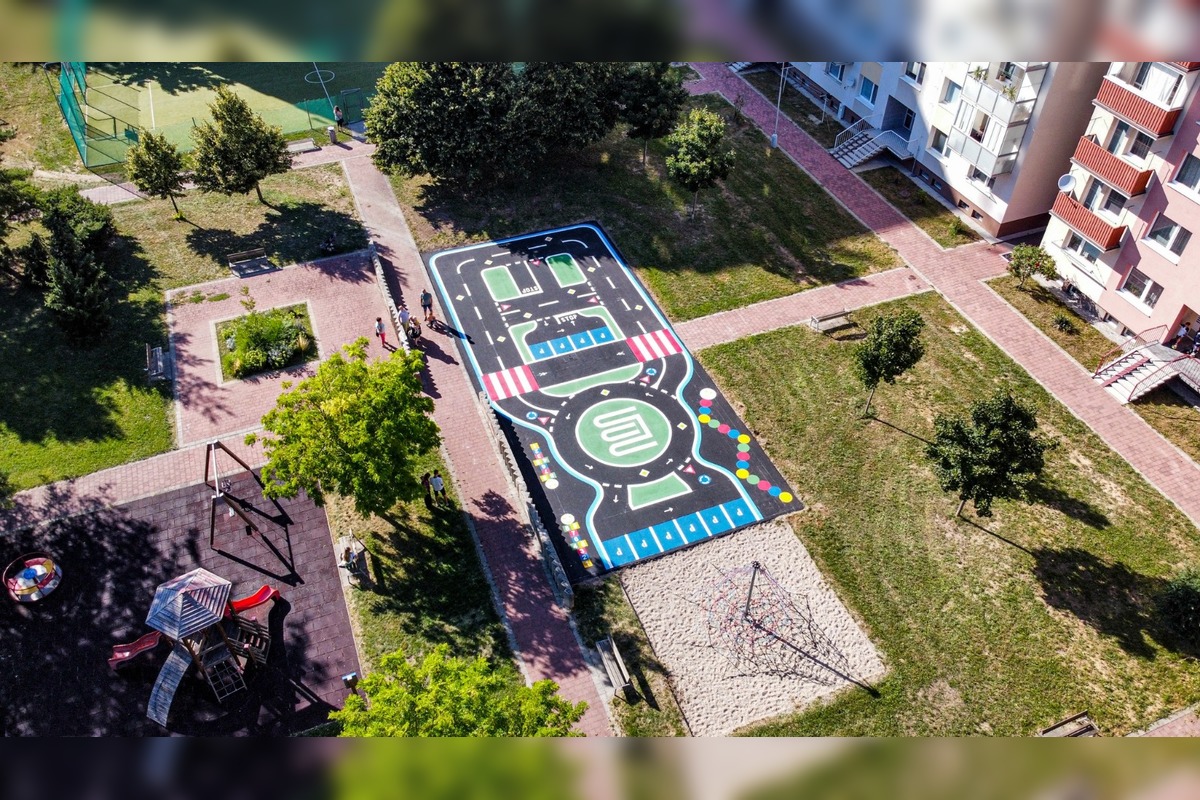 FOTO: Revitalizácia na Hollého v Novom Meste nad Váhom je dokončená: deti majú nové dopravné ihrisko, foto 4