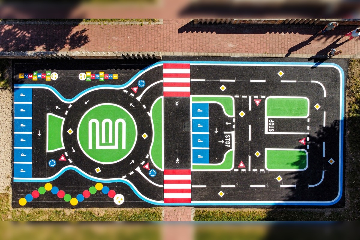 FOTO: Revitalizácia na Hollého v Novom Meste nad Váhom je dokončená: deti majú nové dopravné ihrisko, foto 7