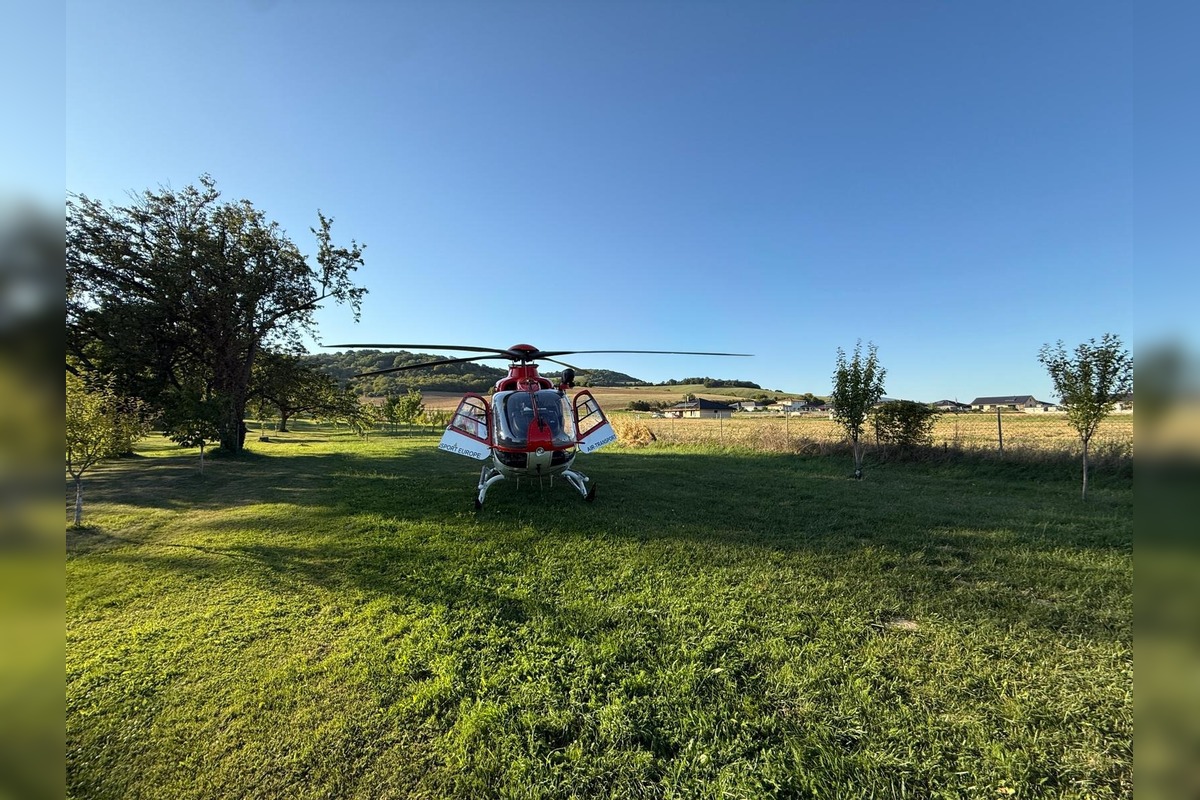 FOTO: Chlapcovi s popáleninami prišiel na pomoc záchranársky vrtuľník , foto 3