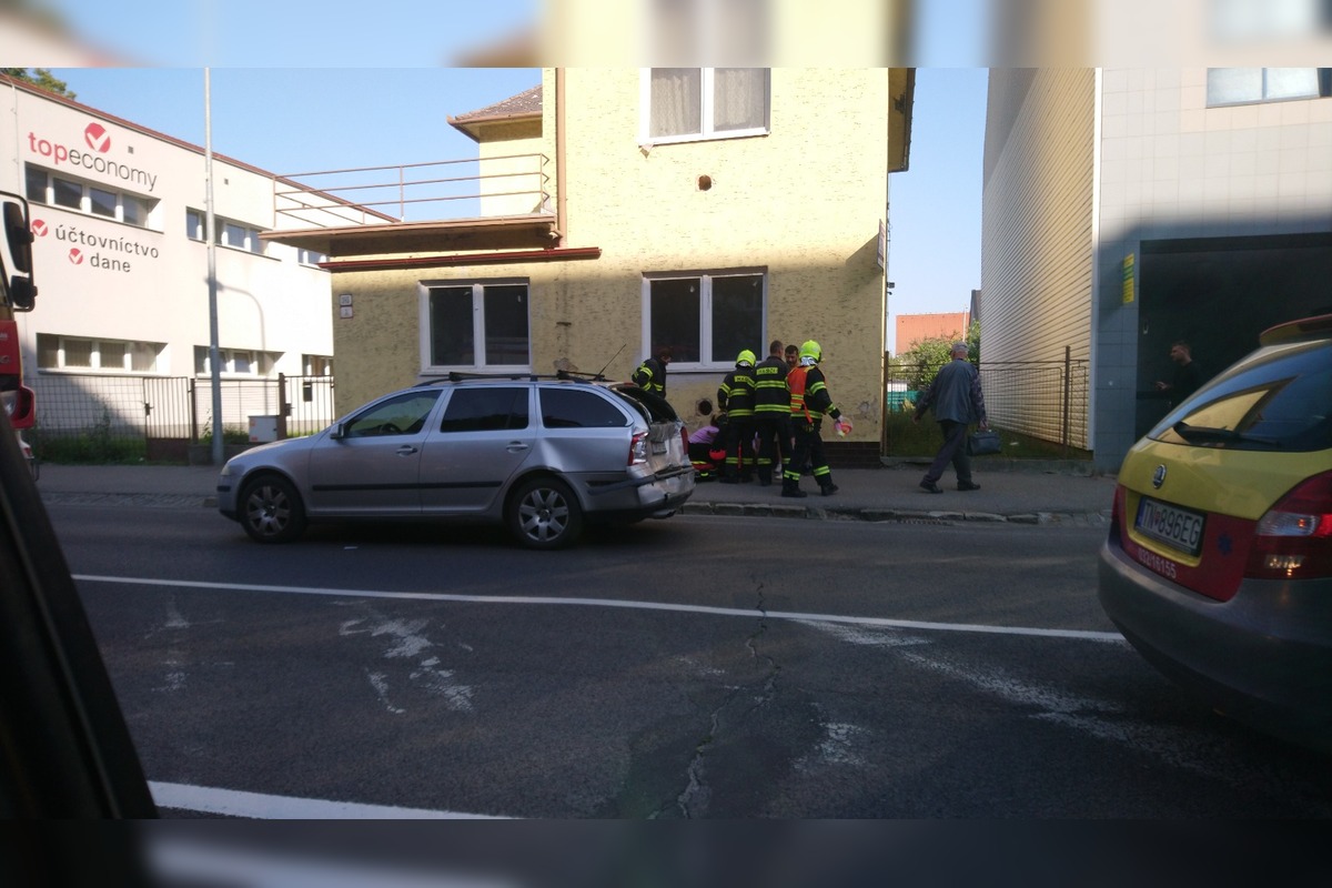 FOTO: V Dubnici nad váhom sa stala nehoda , foto 2