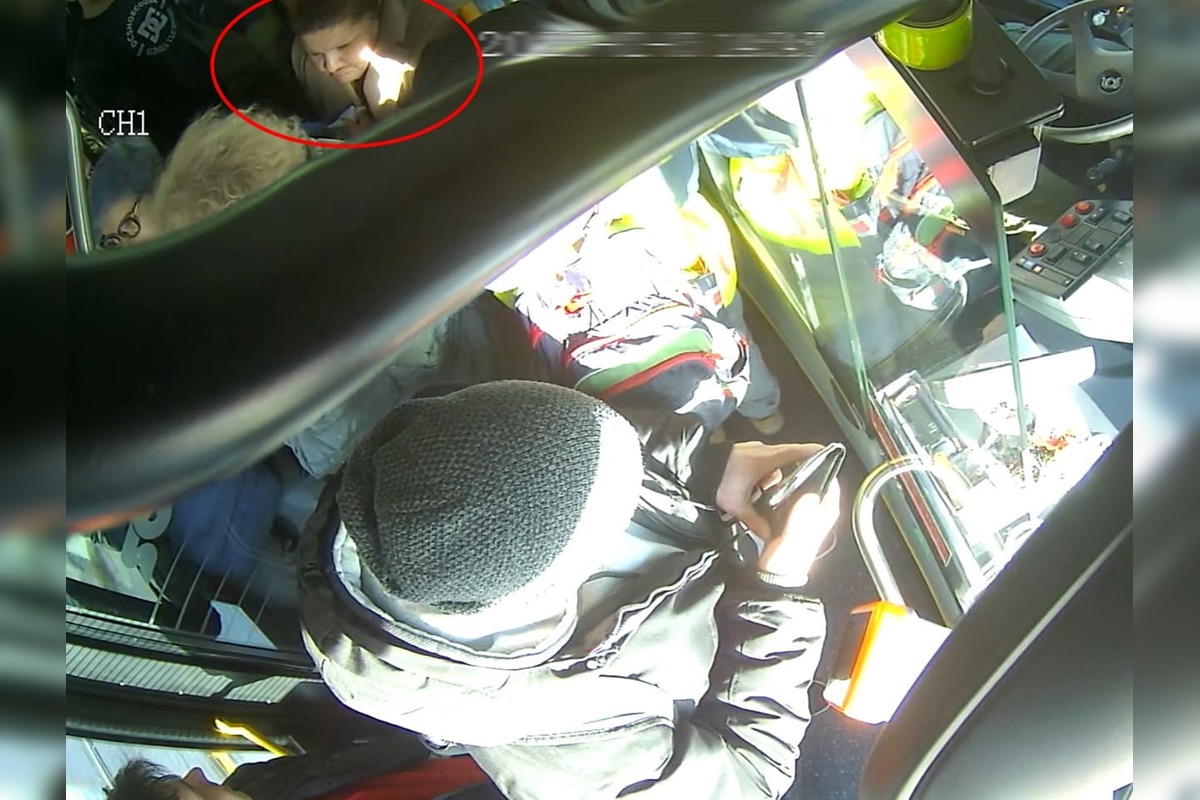 FOTO: Trenčianska polícia prosí verejnosť o pomoc pri stotožnení ženy z MHD, poznáte ju?, foto 2