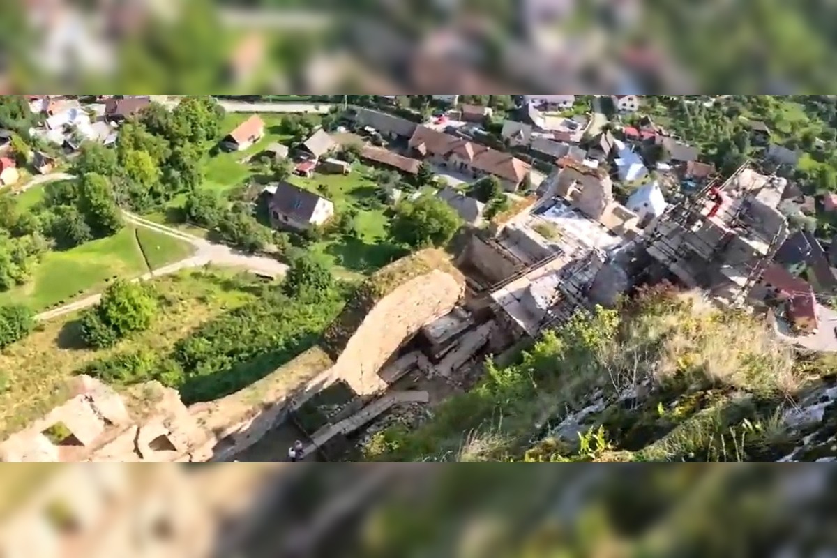 FOTO: Lednica mala ako jeden z unikátov vedený vodovod priamo do hradu , foto 3