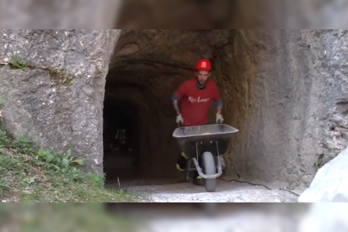 FOTO: Lednica mala ako jeden z unikátov vedený vodovod priamo do hradu , foto 6