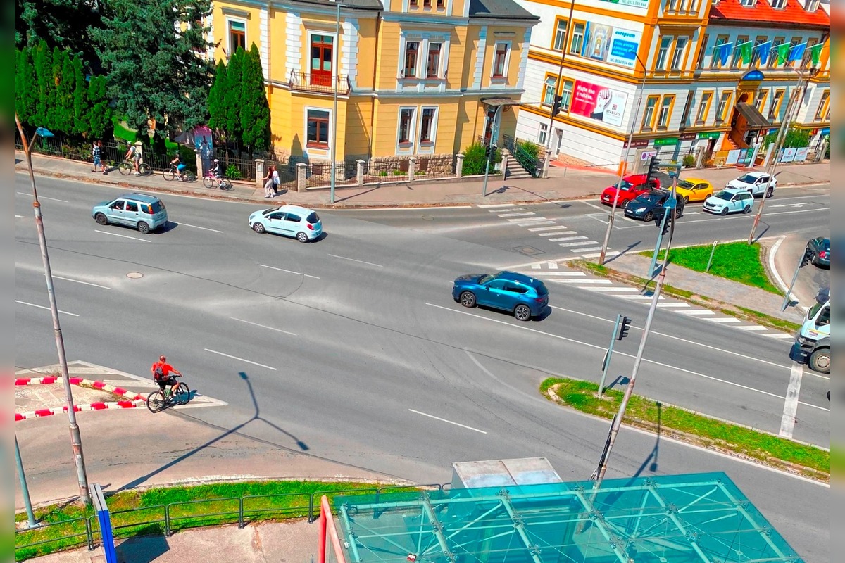 FOTO: Trenčania diskutujú, či bol na križovatke lepší kruháč, foto 3
