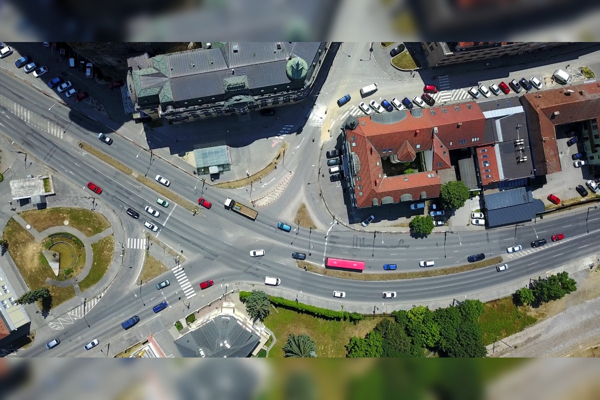 FOTO: Trenčania diskutujú, či bol na križovatke lepší kruháč, foto 4