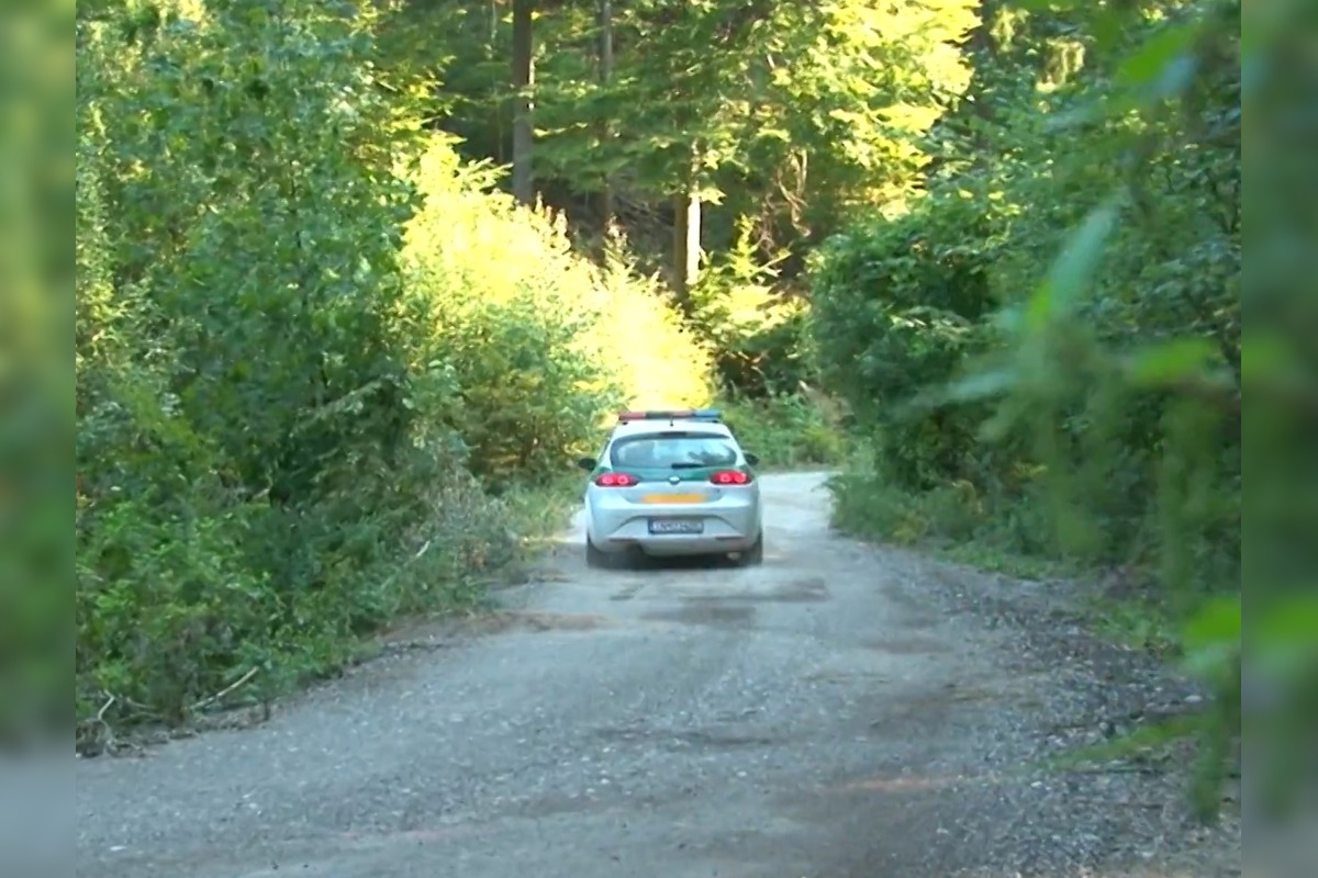 FOTO: Muž pri Trenčíne ohrozoval v lese poľovníkov aj políciu , foto 3
