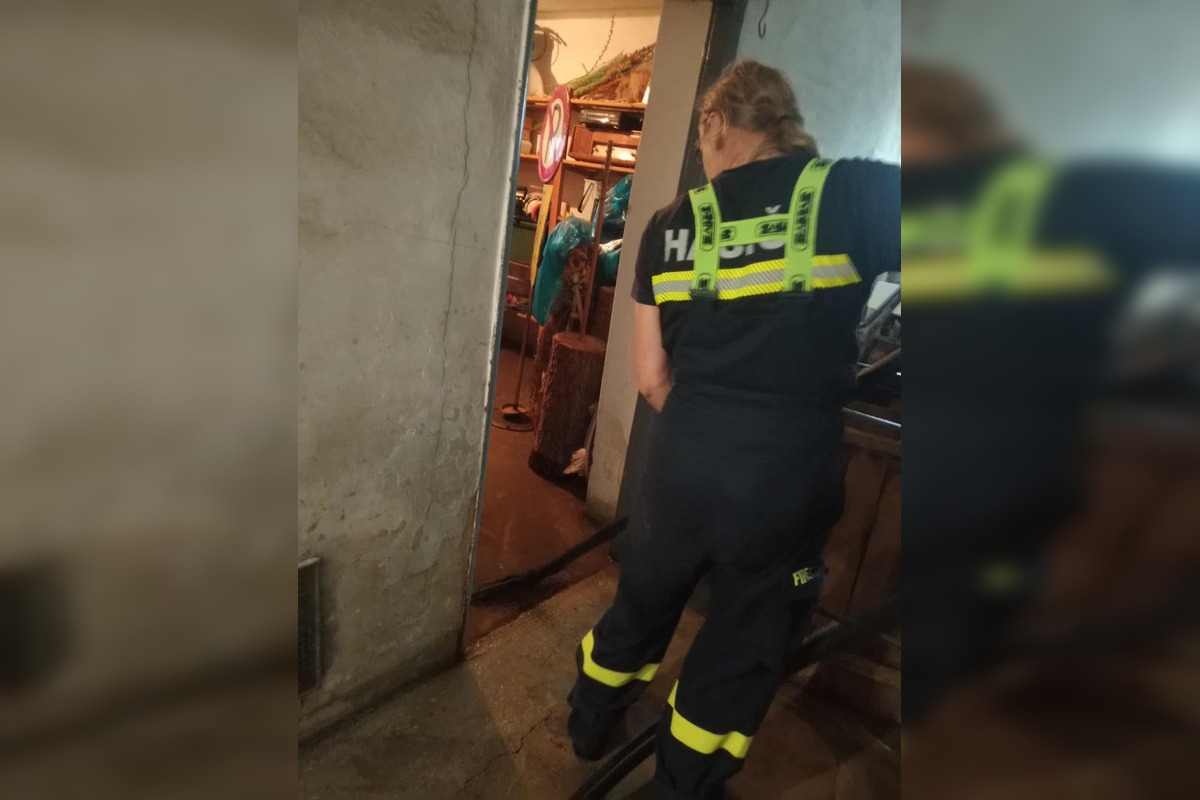 FOTO: Výdatné dažde vytopili pivnice obecného úradu aj Katolíckeho domu v Chynoranoch, foto 7