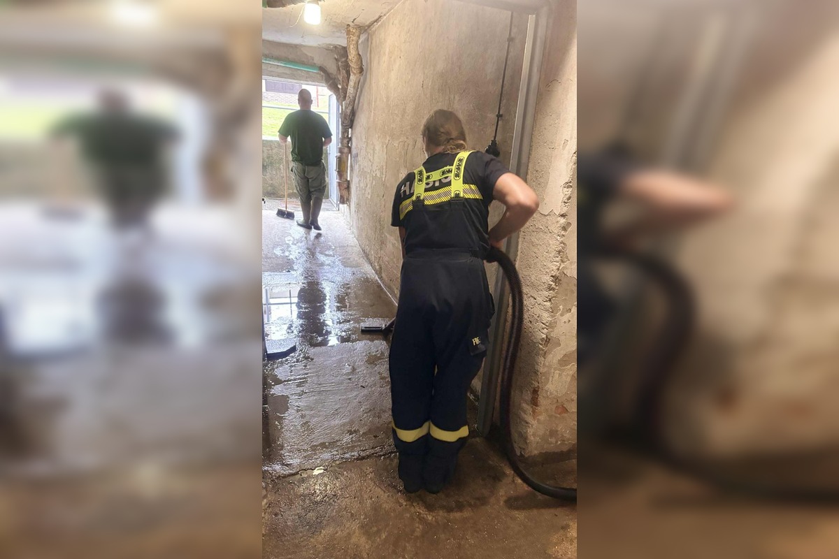 FOTO: Výdatné dažde vytopili pivnice obecného úradu aj Katolíckeho domu v Chynoranoch, foto 10