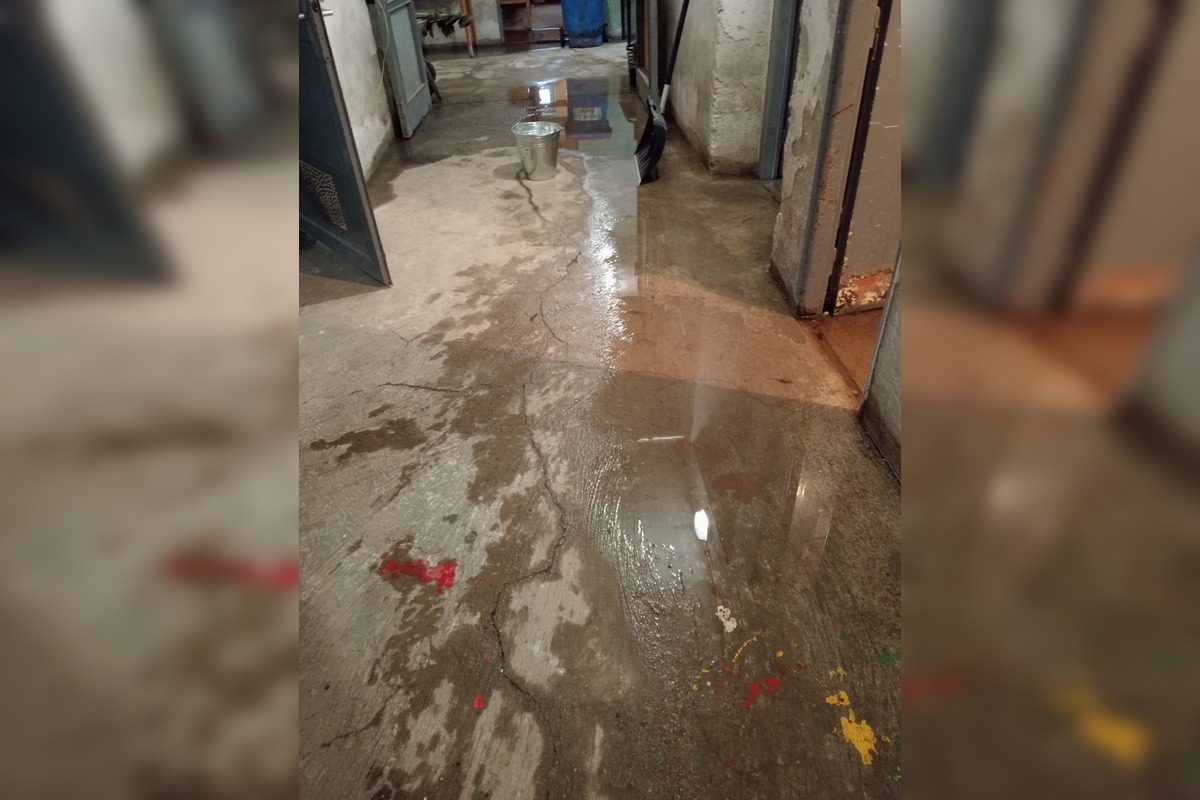 FOTO: Výdatné dažde vytopili pivnice obecného úradu aj Katolíckeho domu v Chynoranoch, foto 16