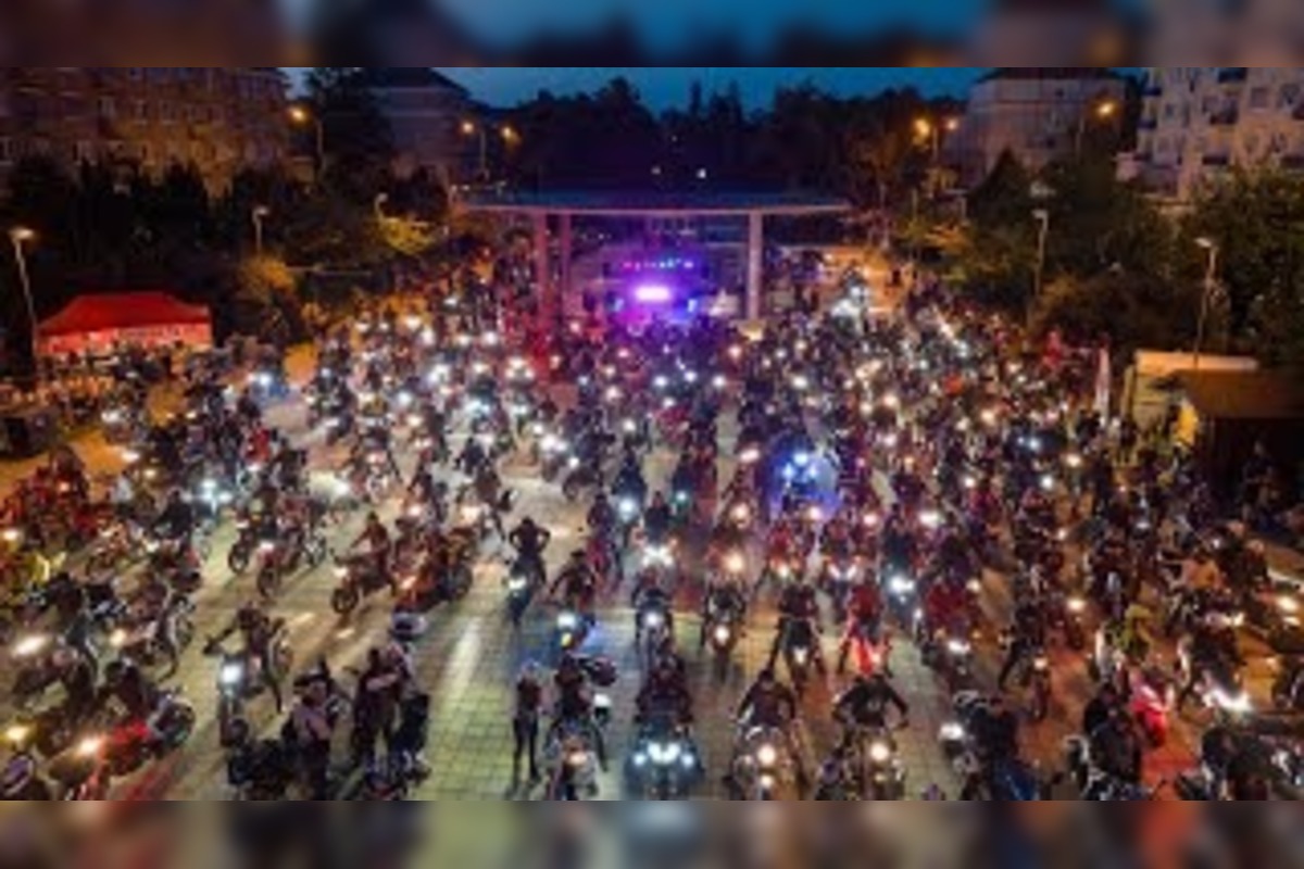 FOTO: Nočnú jazdu Považím sledujú každoročne tisíce obyvateľov , foto 4