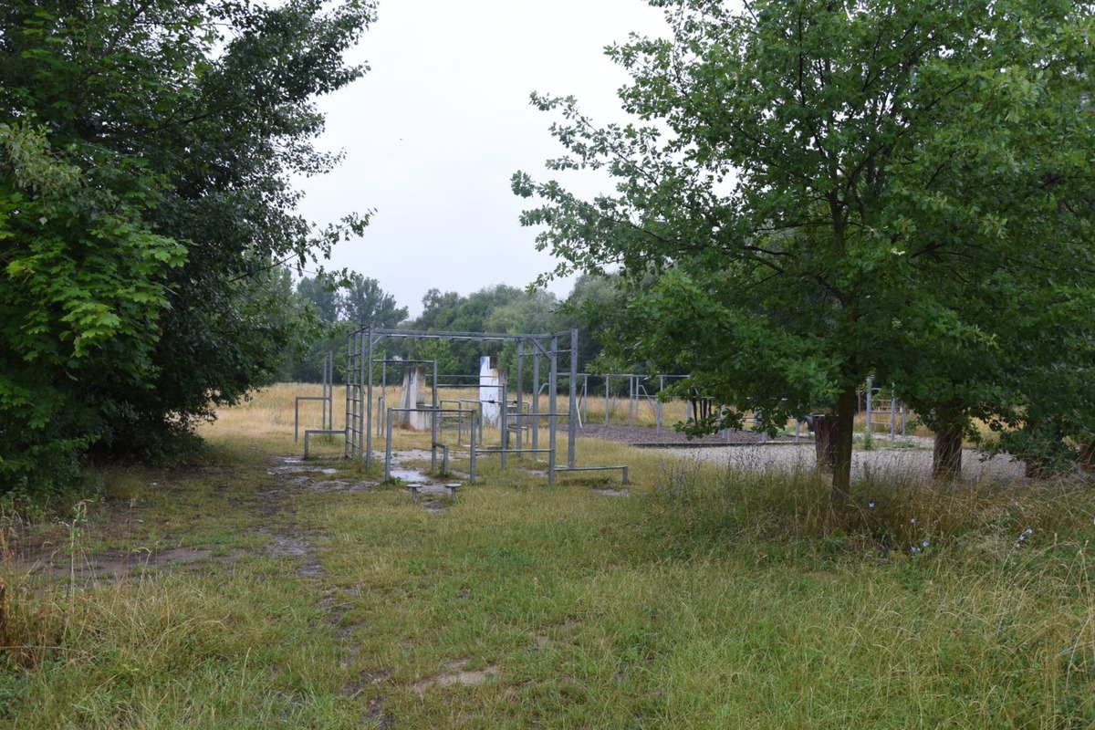 FOTO: Z nevyužívaného územia pri Váhu v Trenčíne bude park plný zelene a oddychu, foto 3